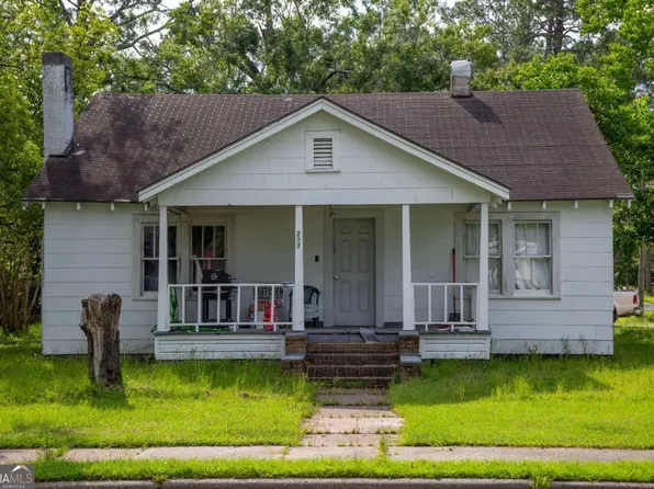 207 Thomas St, Baxley, GA 31513
