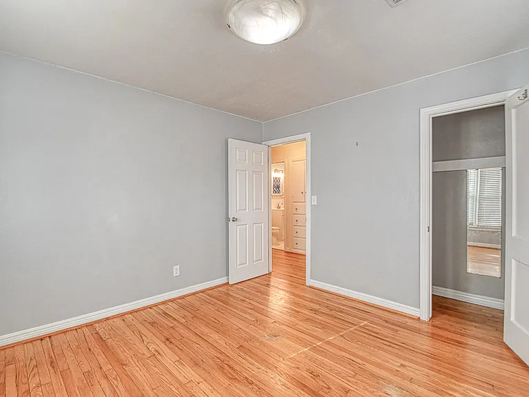 1117 Grover Ln — Photo 18
