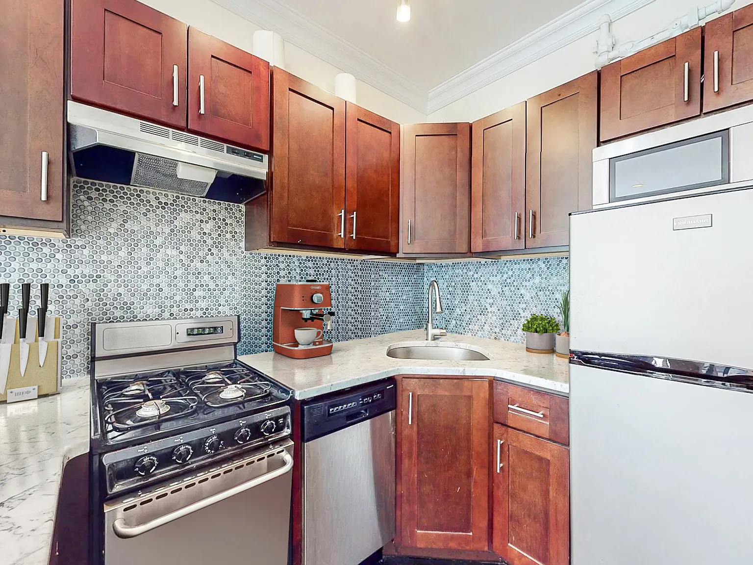 346 East 76th Street — Photo 4