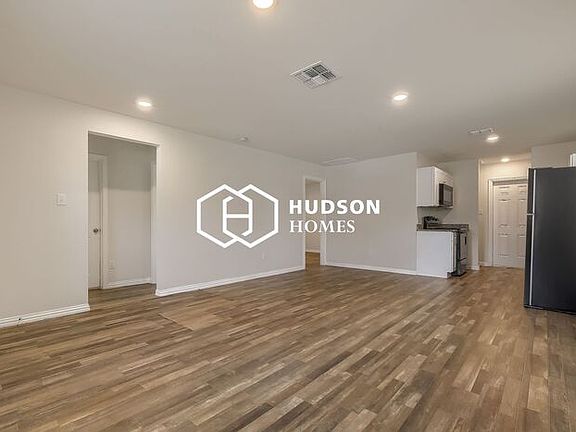 4th image of 111 Quinta St