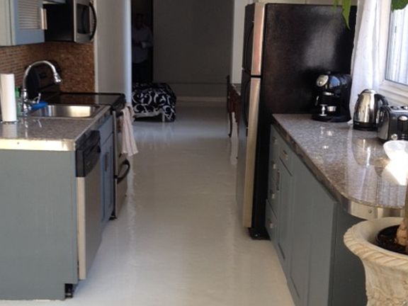5th image of 215 W 7th St APT 1001