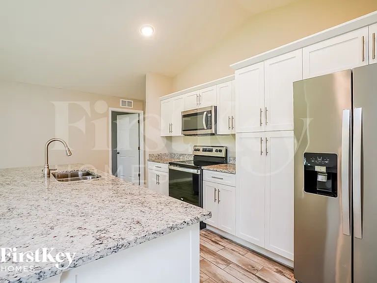 8432 Grove Rd — Photo 5
