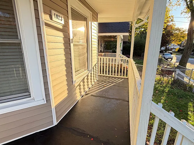 1023 Sigsbee St SE — Photo 4