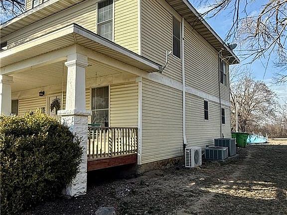 3rd image of 17850 10th Rd