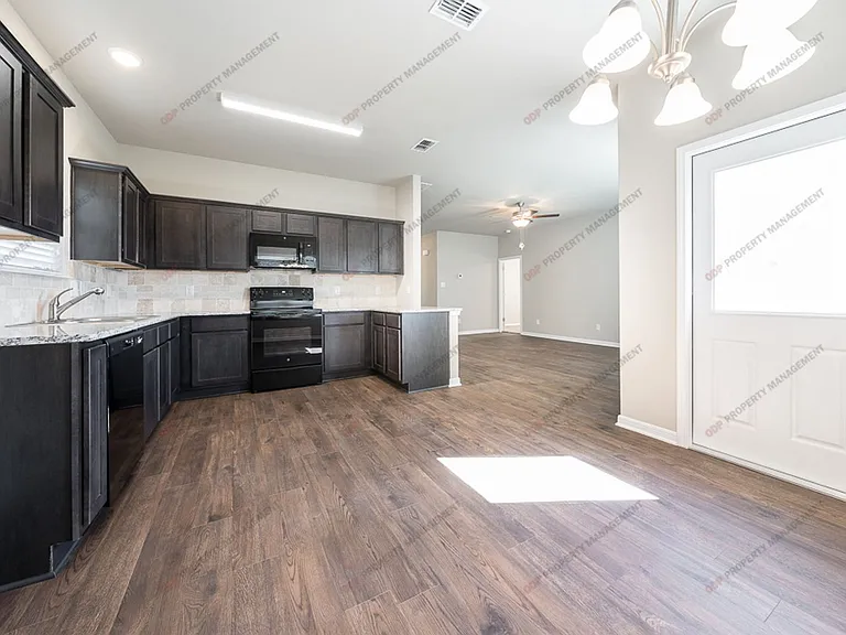 1242 Lakeway Crossing Dr — Photo 10
