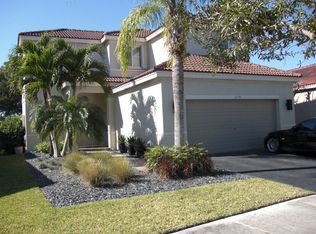 1124 Chinaberry Dr, Weston, FL 33327