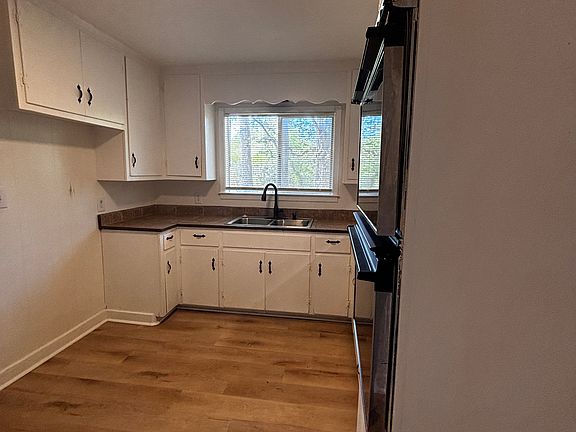 4th image of 241 Rowland Ave