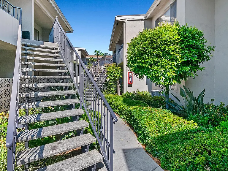 1121 S Atlantic Blvd #9 — Photo 4