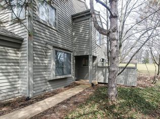 127 Waterview Ct #D, Barrington, IL 60010