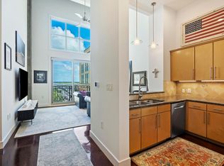 150 Bee St APT 806, Charleston, SC 29401