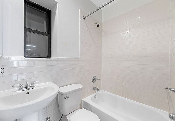 5th image of 316 W 14th St #3016