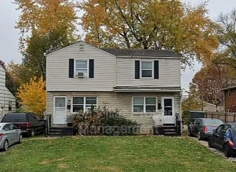 323 S Napoleon Ave — Photo 1