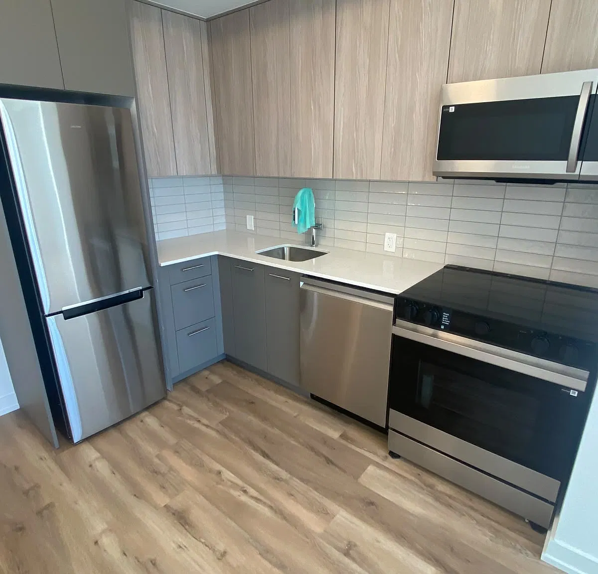 2 bed, 705 sqft, $1,999 — Photo 3