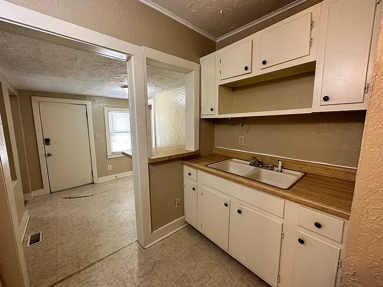 715 Asp Ave — Photo 17