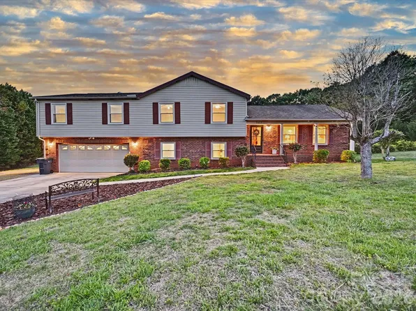 7117 Rock Island Rd, Charlotte, NC 28278