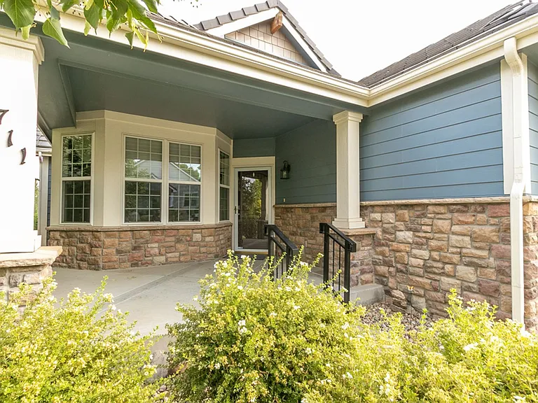 711 Windflower Dr — Photo 2