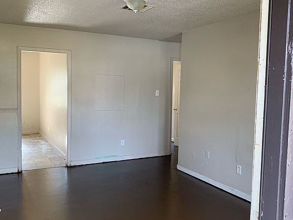 3rd image of 205 Tanglewood Dr