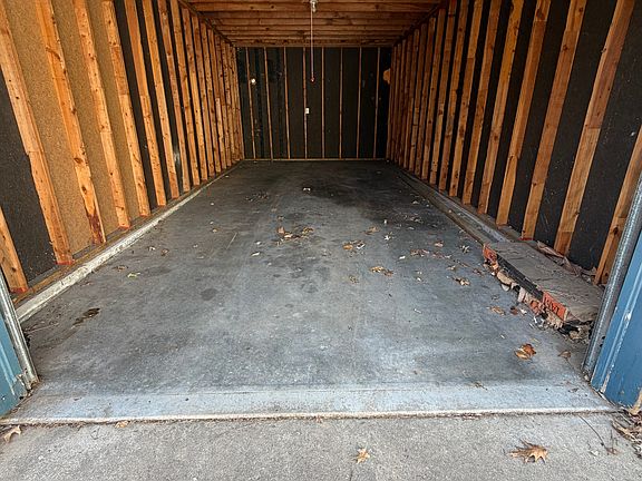 3rd image of 3136 Woodward Blvd
