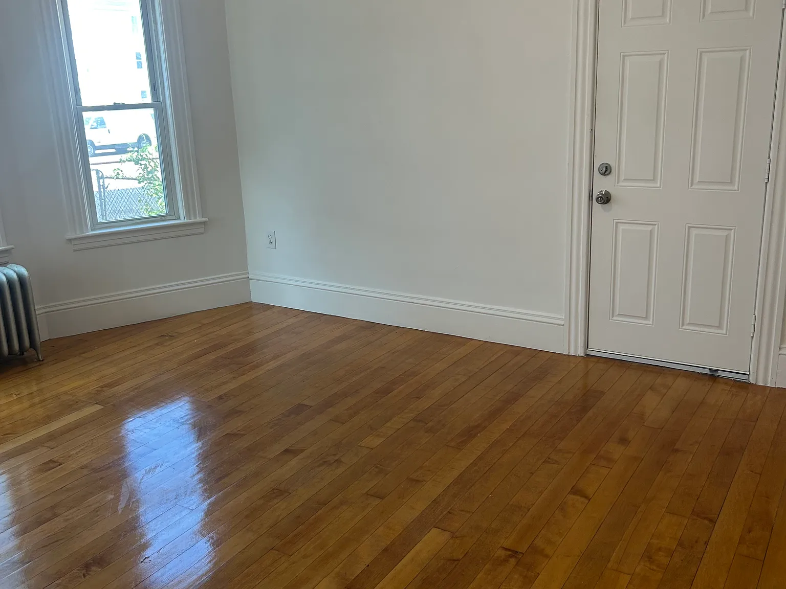 4 bed, 1300 sqft, $2,400 — Photo 3