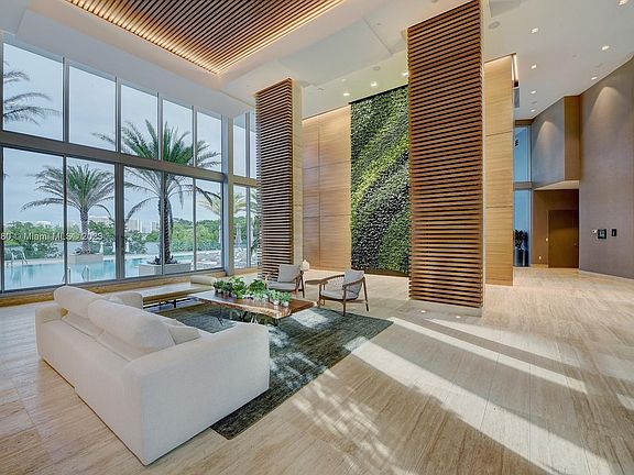 3rd image of 16385 Biscayne Blvd Unit 2616