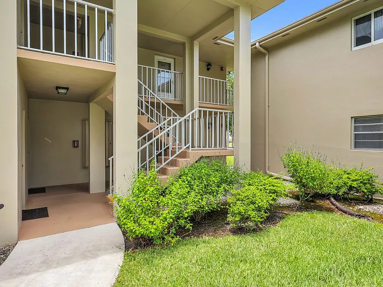 31 Lake Vista Trl #205 — Photo 3