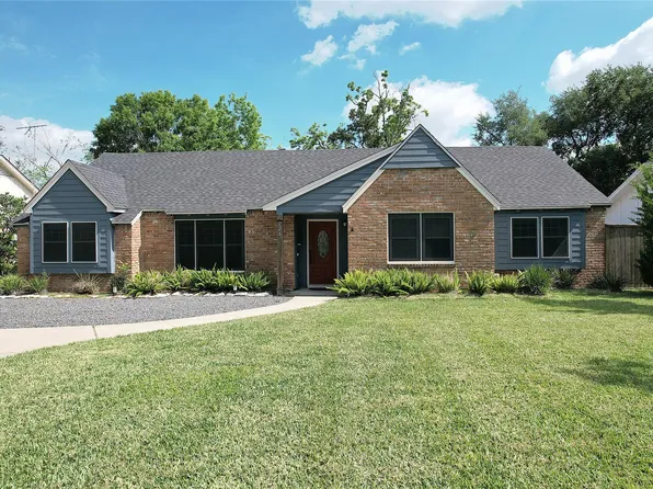 226 Driftwood Dr, Seabrook, TX 77586