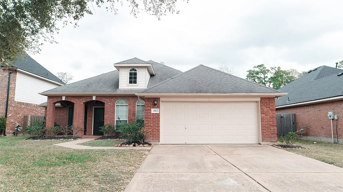 Photo 1 of 21 - 12822 Ravens Chase Ln - Cypress, TX Primary Photo - 12822 Ravens Chase Ln