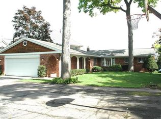 2255 Keith Rd, West Bloomfield, MI 48324