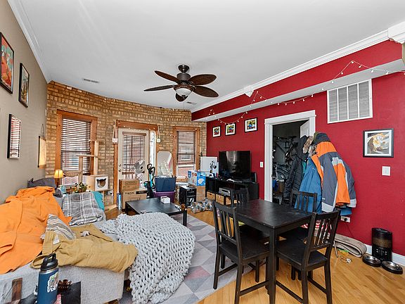 2nd image of 1340 W Greenleaf Ave APT 3C