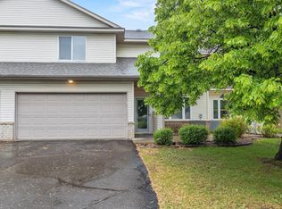 1226 Crystal Pl E, Chaska, MN 55318