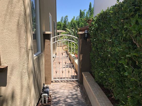 Side Yard Entrance / Gate