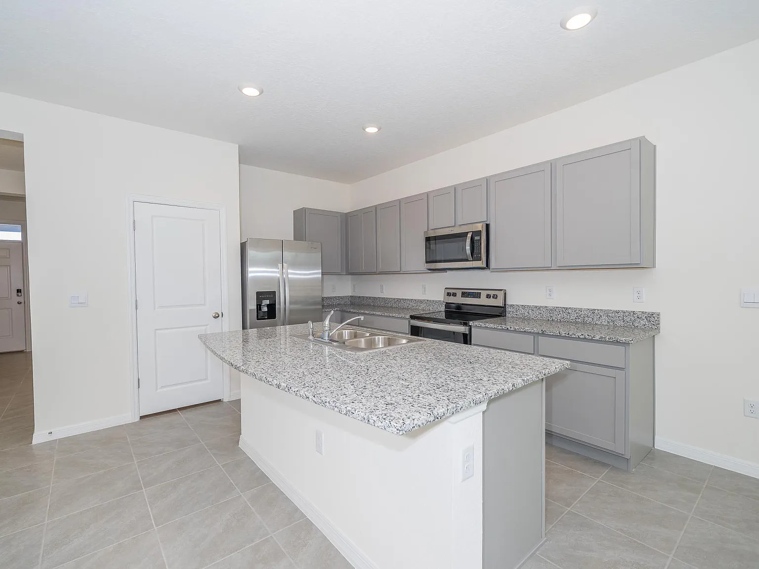 3 bed, 2.5 bath, 1673 sqft, $1,999 — Photo 2