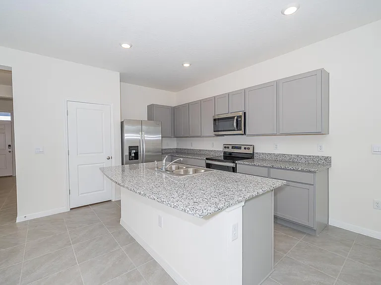 16642 Maude Dr — Photo 2