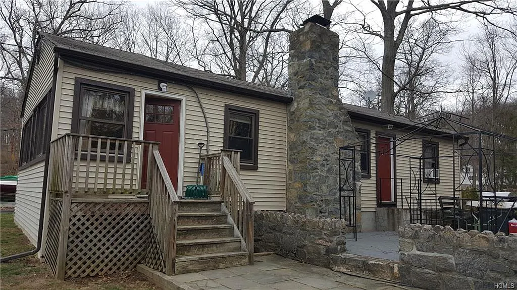 16 Lillian Rd photo 1