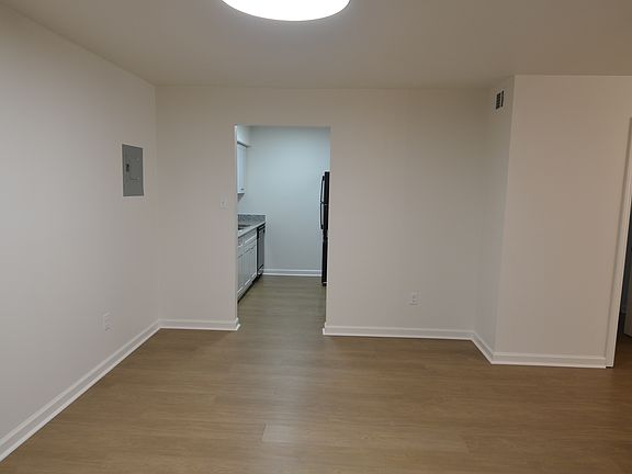5th image of 1117 Whitney Ave #1606