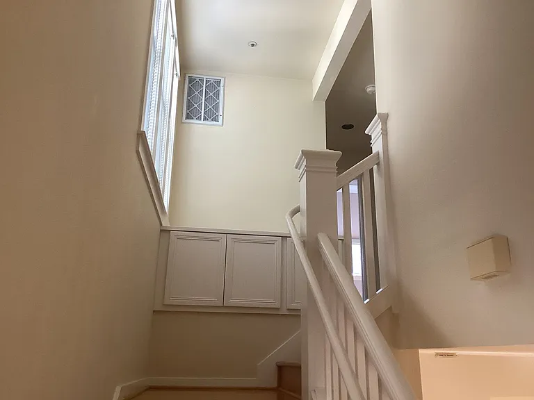 204 Roosevelt Ter — Photo 22