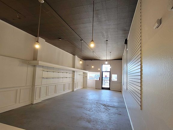 2nd image of 516 W 2nd St #B