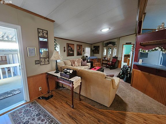 2nd image of 5422 Portland Rd NE