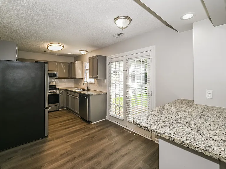 100 Bath Cir — Photo 8