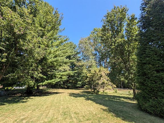 4th image of 9330 Greenhedge Ln