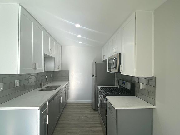 2nd image of 724 Idaho Ave #204