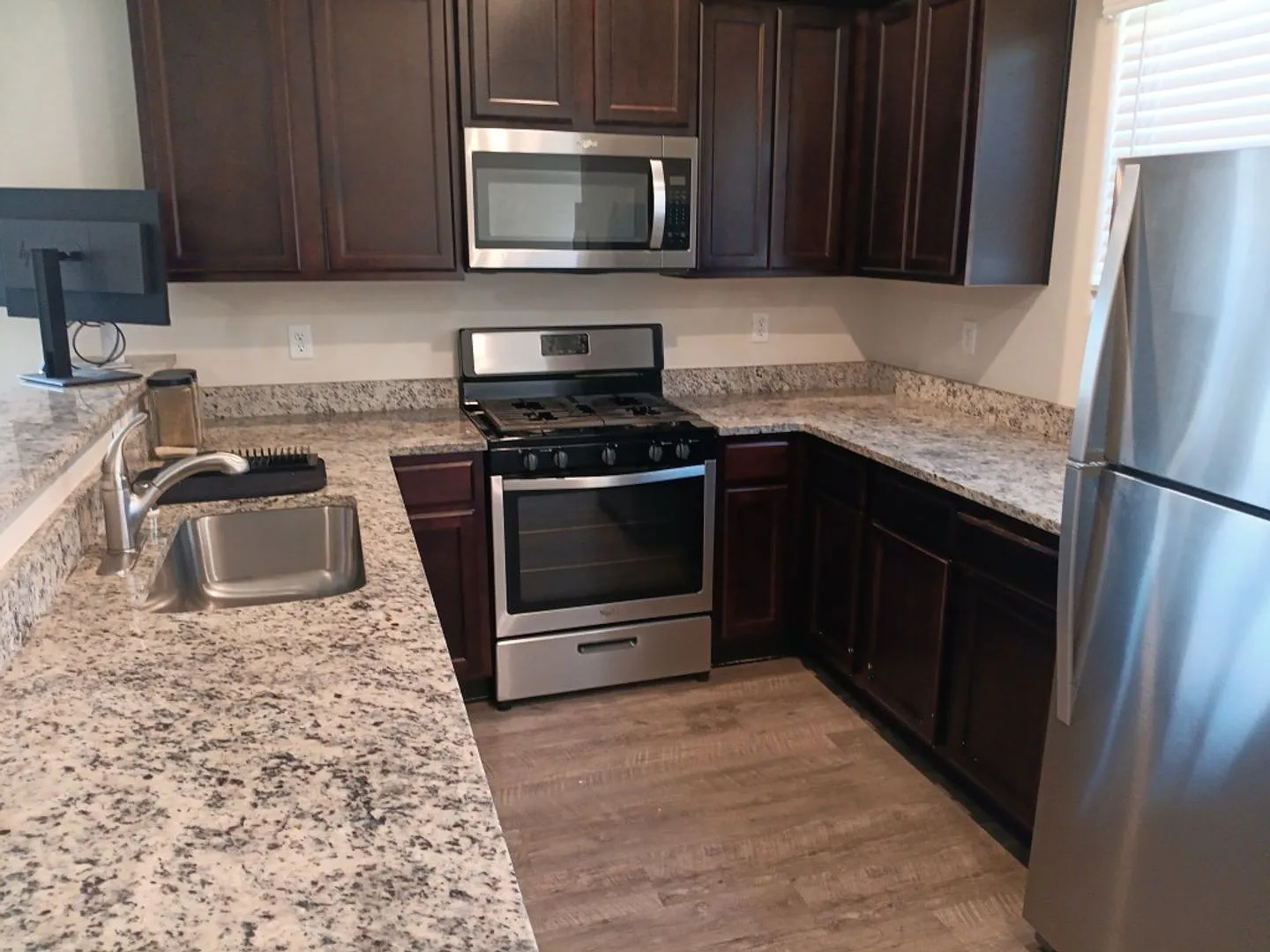 3 Bedroom, 2.5 Bathroom Home! Schedule a Showing! — Photo 2