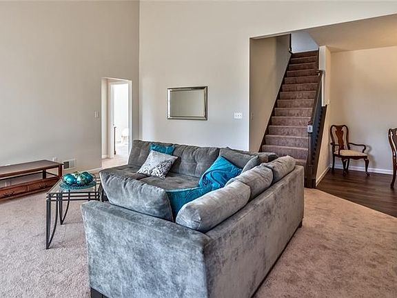 3rd image of 108 Essex Ct #108