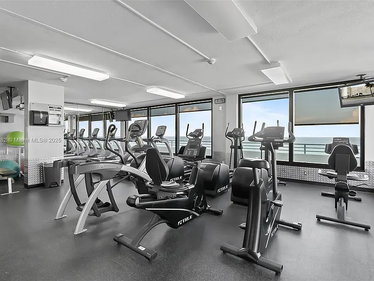 5555 Collins Ave #6L — Photo 24