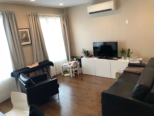 Rented by Rennit Inc. | media 21