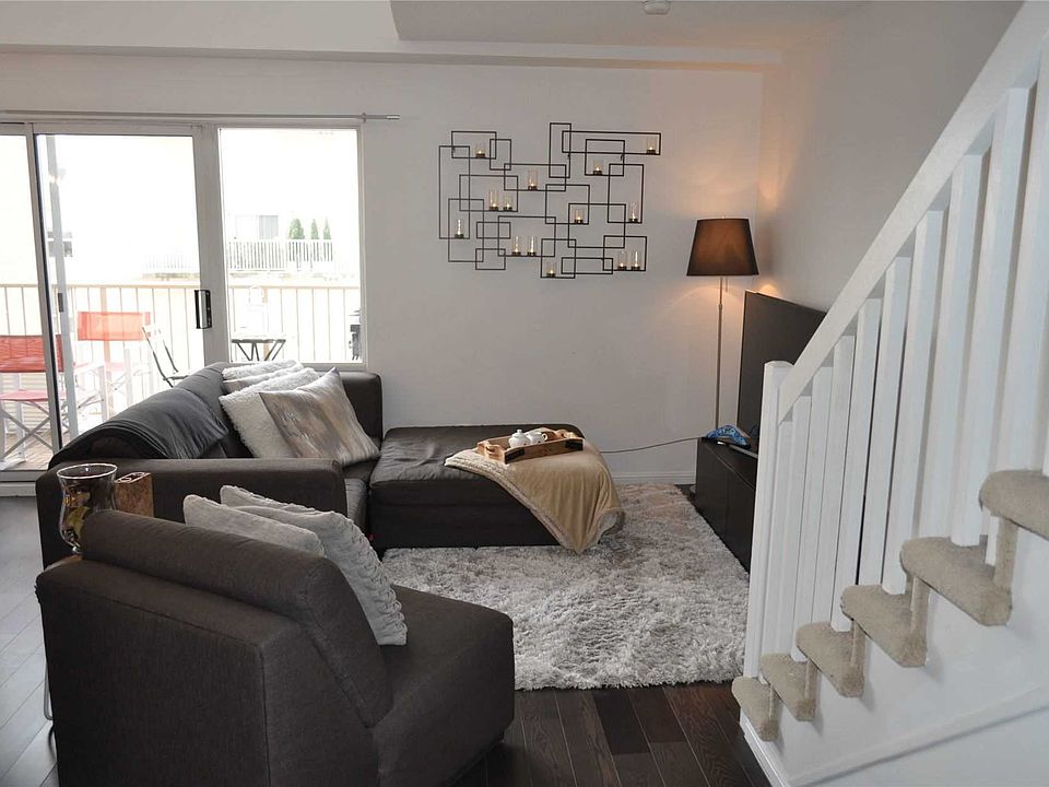 2nd image of 139 Merton St #830