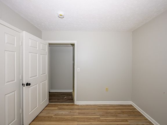 5th image of 623 Stewart Ct #304