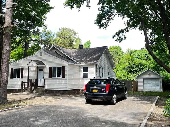 19 Central Parkway, Medford, NY 11763