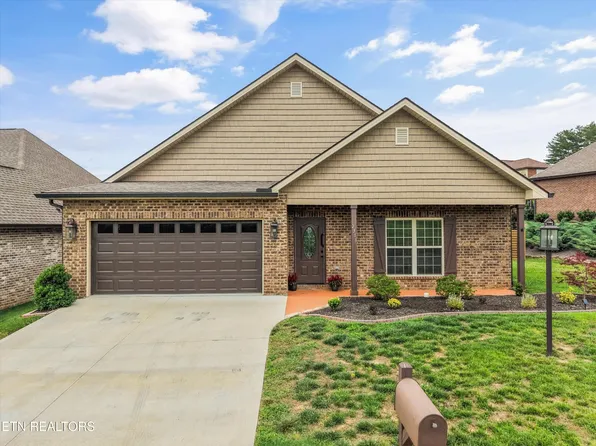 2311 Torrey Pines Dr, Maryville, TN 37801