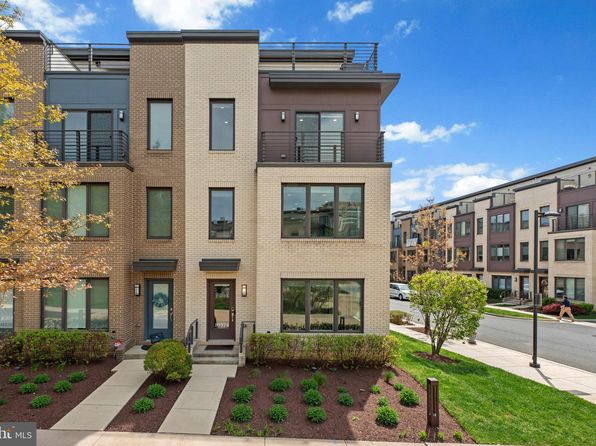 10374 Jacobsen St, Bethesda, MD 20817